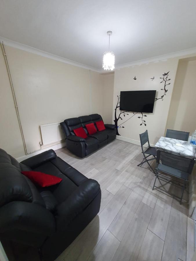 House In The Heart Of Valleys Apartment Ebbw Vale Exterior photo